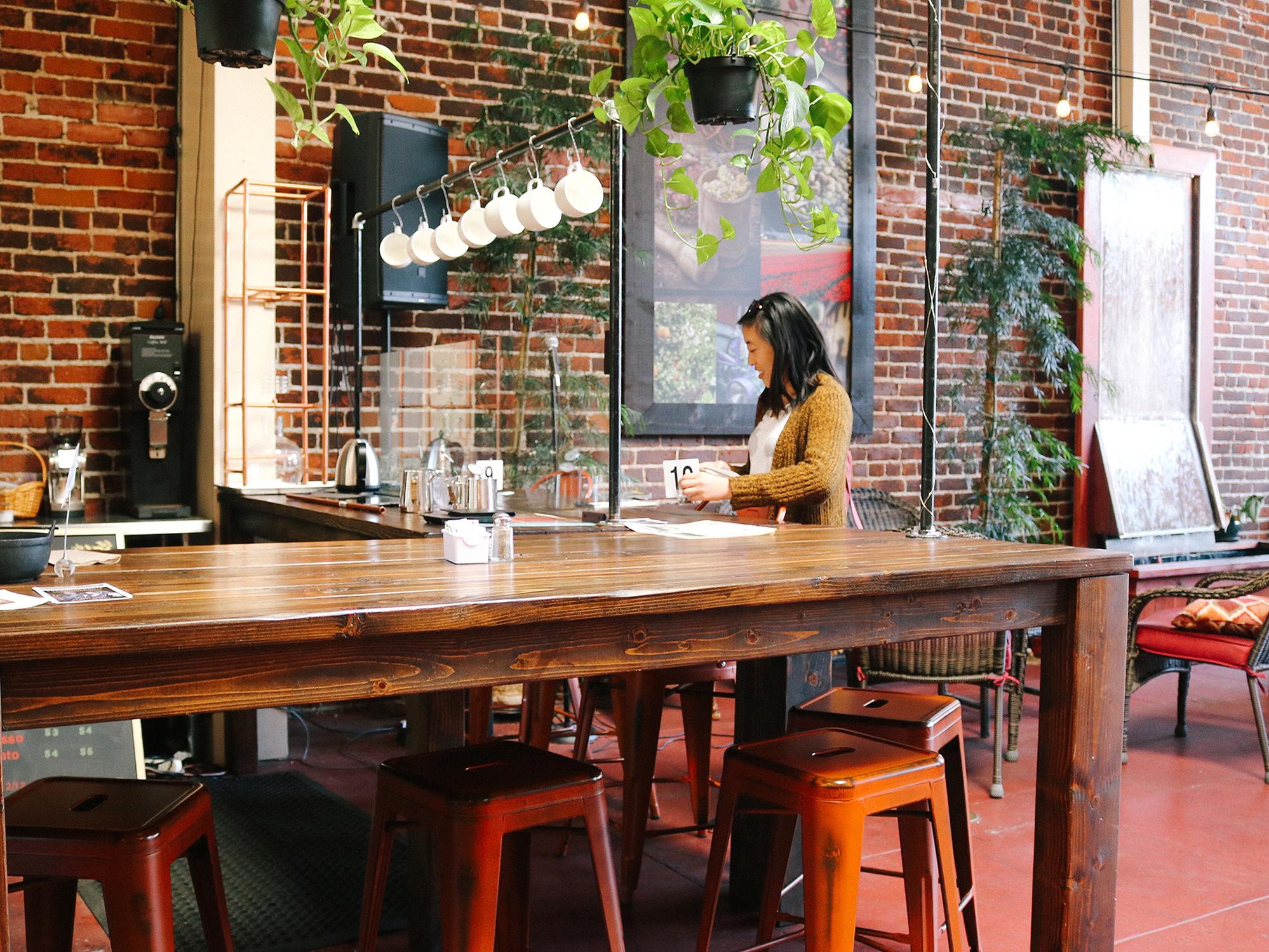 Vivian setting up our number card at Myrtle Tree Garden and Cafe